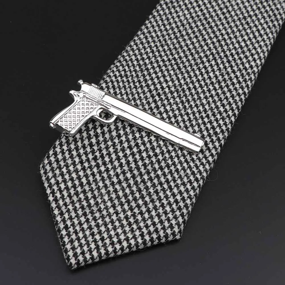 Men's tie clip, gun theme