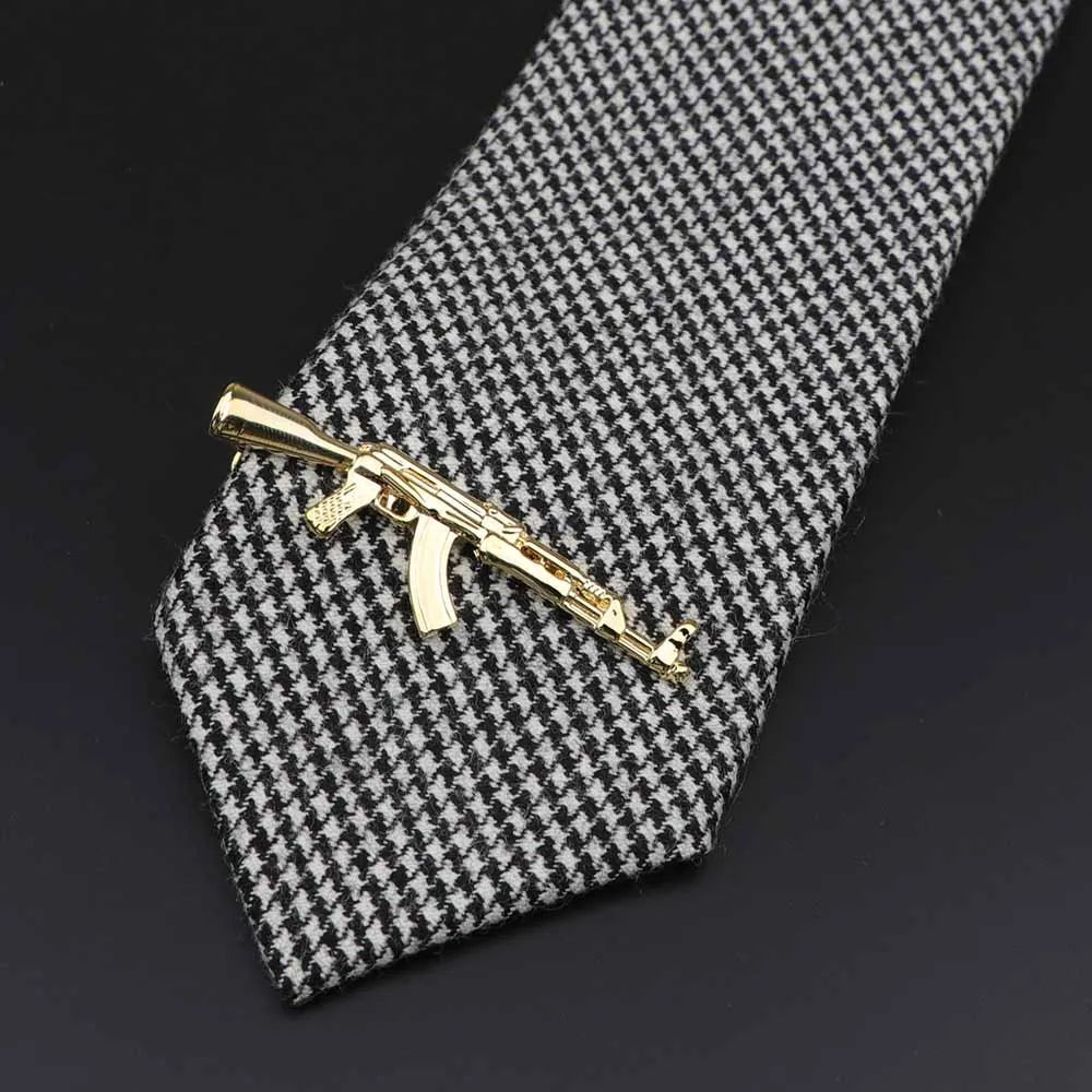 Men's tie clip, gun theme