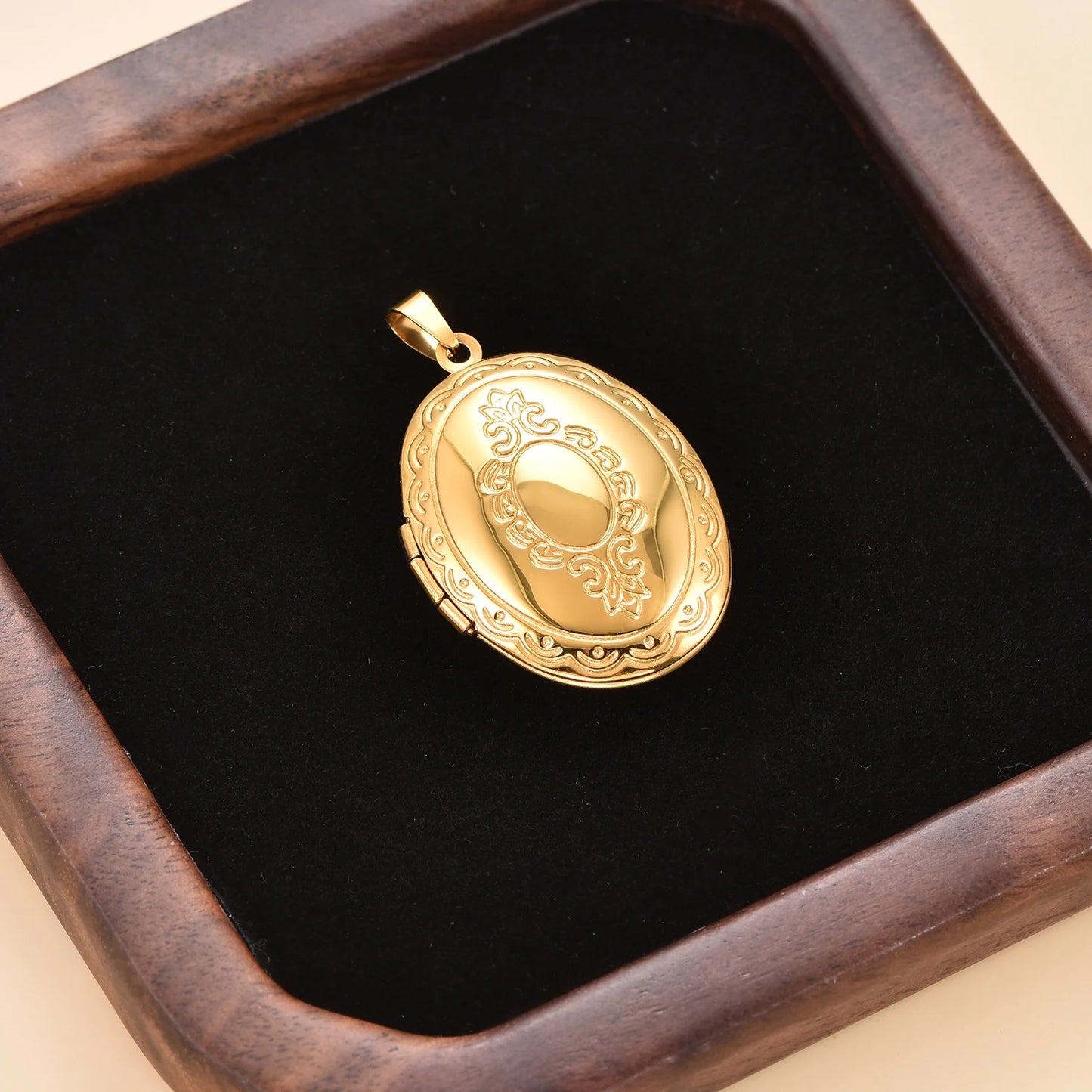 Nostalgic Photo Locket Necklace for Women