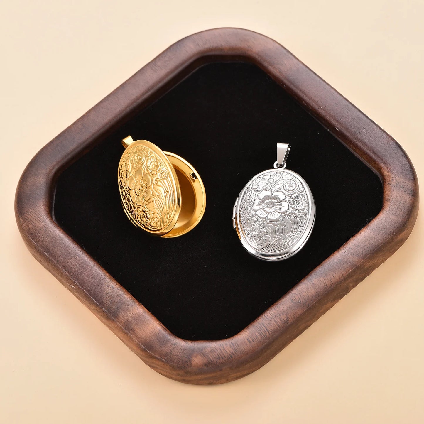 Nostalgic Photo Locket Necklace for Women