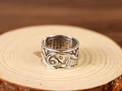 Hopean sävyinen sormus, itämaista mystiikkaa ja modernia tyyliä