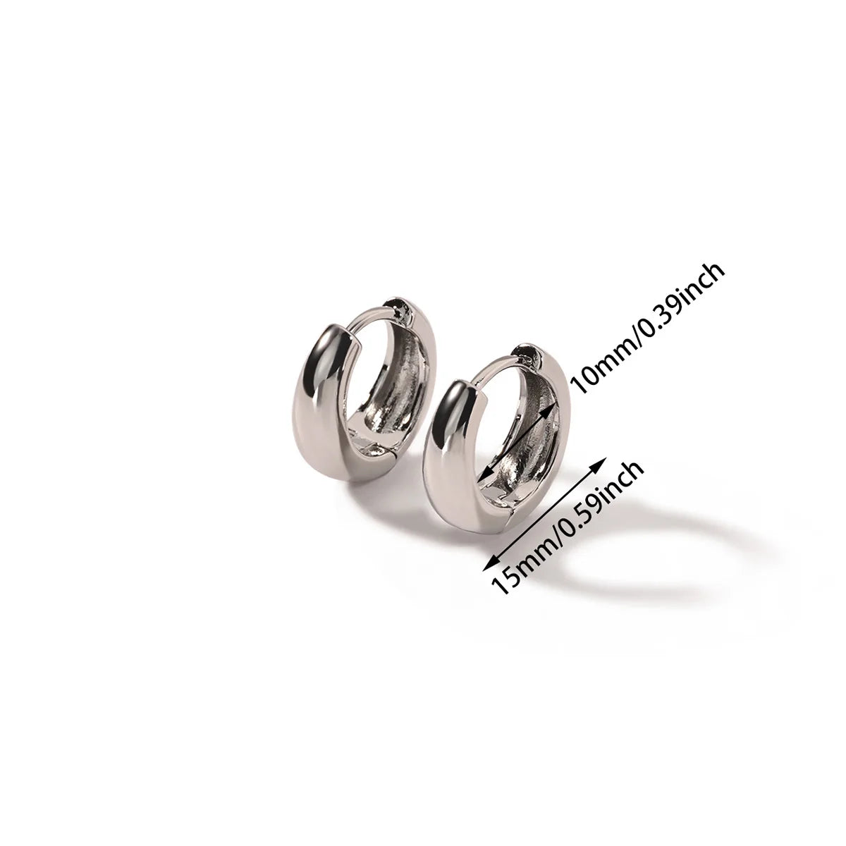 Kultaiset korvarenkaat, kevyet ja mukavat, chunky-malli, minimalistinen