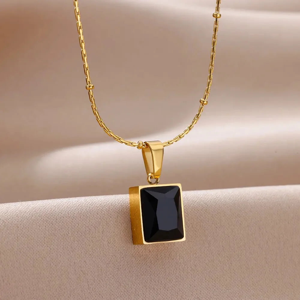 Trendy opal stone pendant necklace, available in different variants