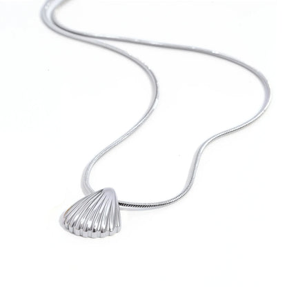Seashell pendant necklace for women