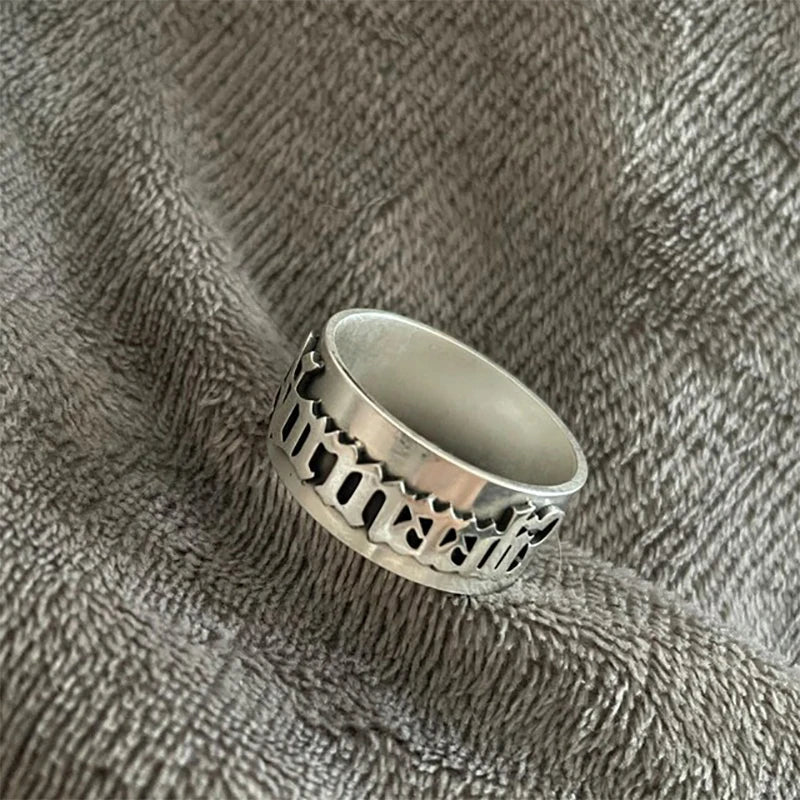 Goottilainen sormus miehille