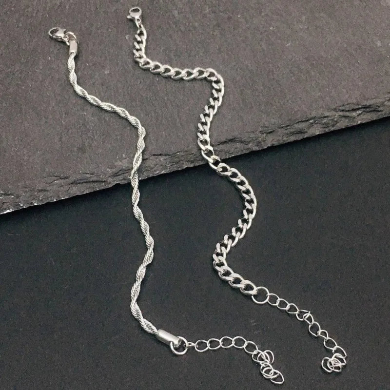 2 kpl Teräsrannekoru-setti miehille, saatavana eri variaatioita