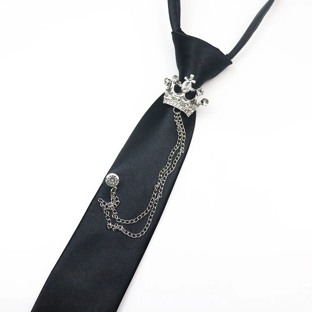 Luksus solmio kukkarintaneulalla