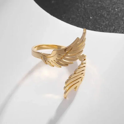 Hopean sävyinen sormus, itämaista mystiikkaa ja modernia tyyliä