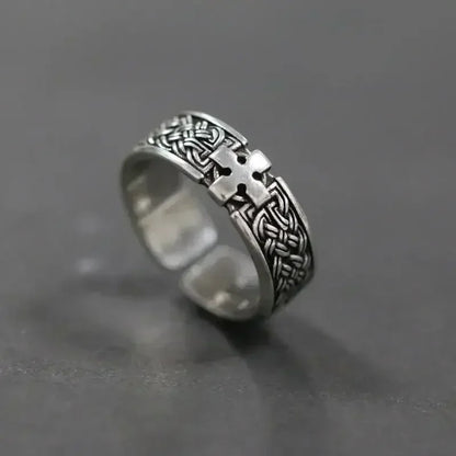 Erilaisia design sormuksia, säädettäviä, saatavilla useita eri variaatioita