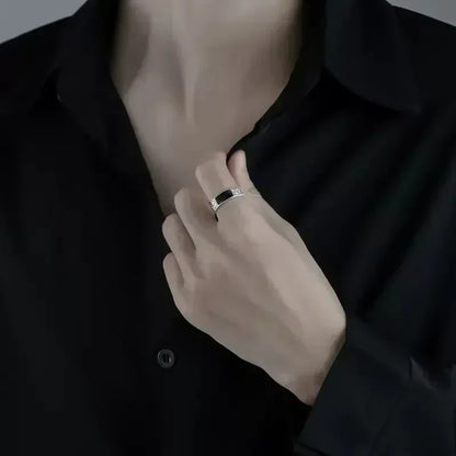 Erilaisia design sormuksia, säädettäviä, saatavilla useita eri variaatioita