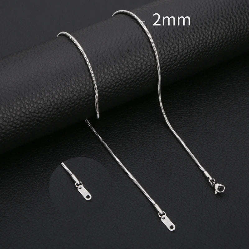 HIYEE Snake Chain Necklace, Classic Unisex Design