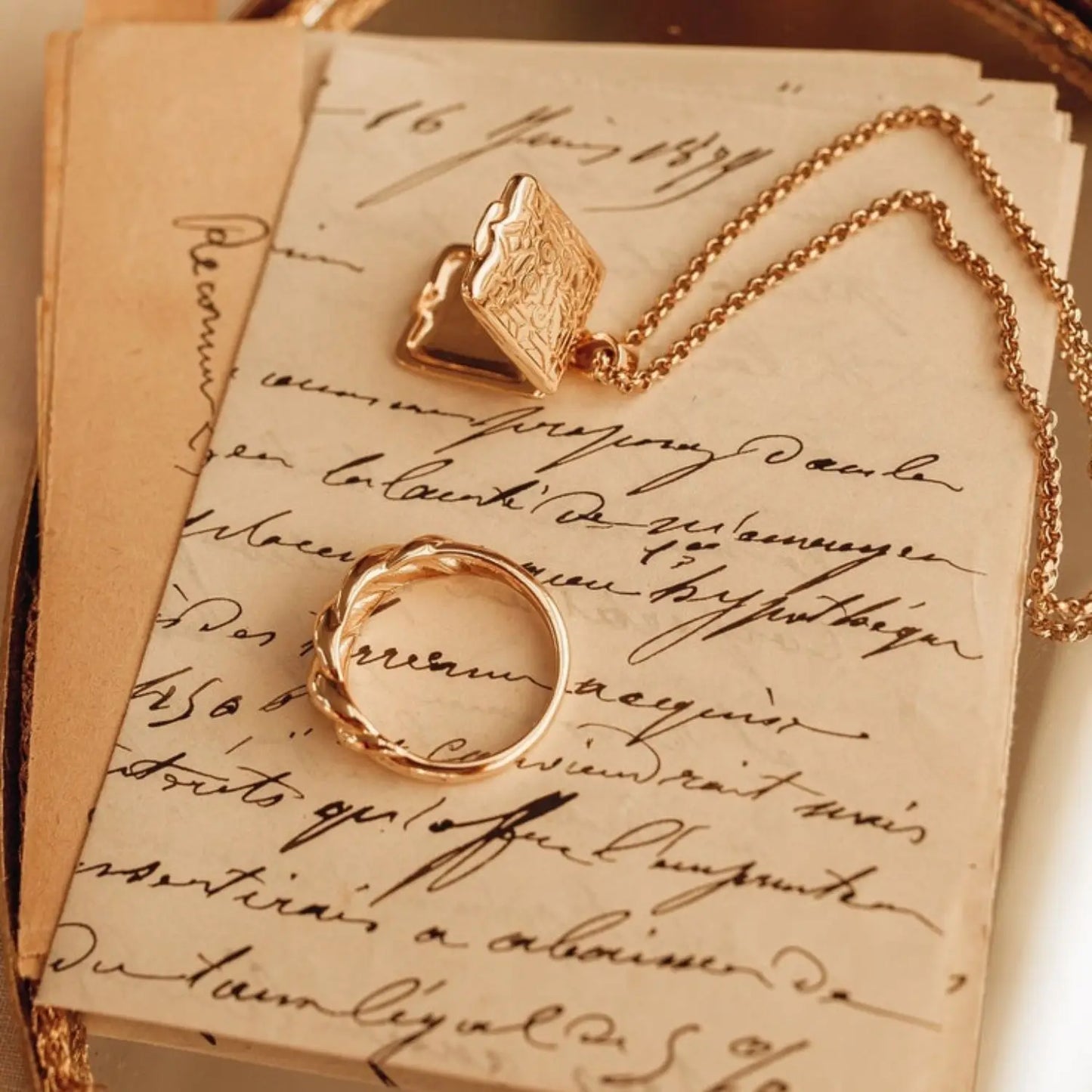 Heart-flower gold-plated album pendant, keepsake, different variations