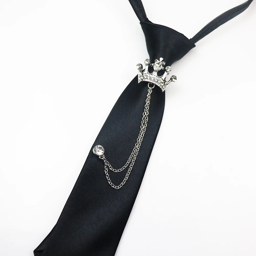 Luksus solmio kukkarintaneulalla