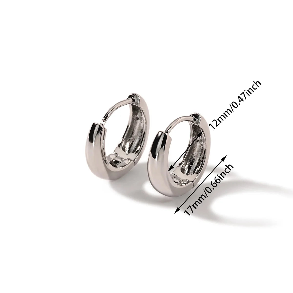 Kultaiset korvarenkaat, kevyet ja mukavat, chunky-malli, minimalistinen