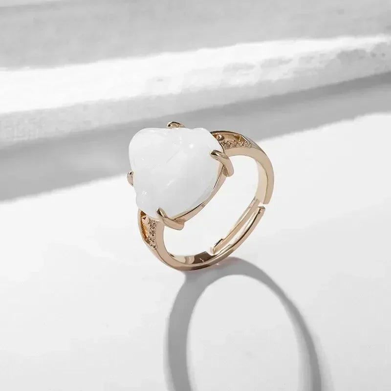 Erilaisia design sormuksia, säädettäviä, saatavilla useita eri variaatioita