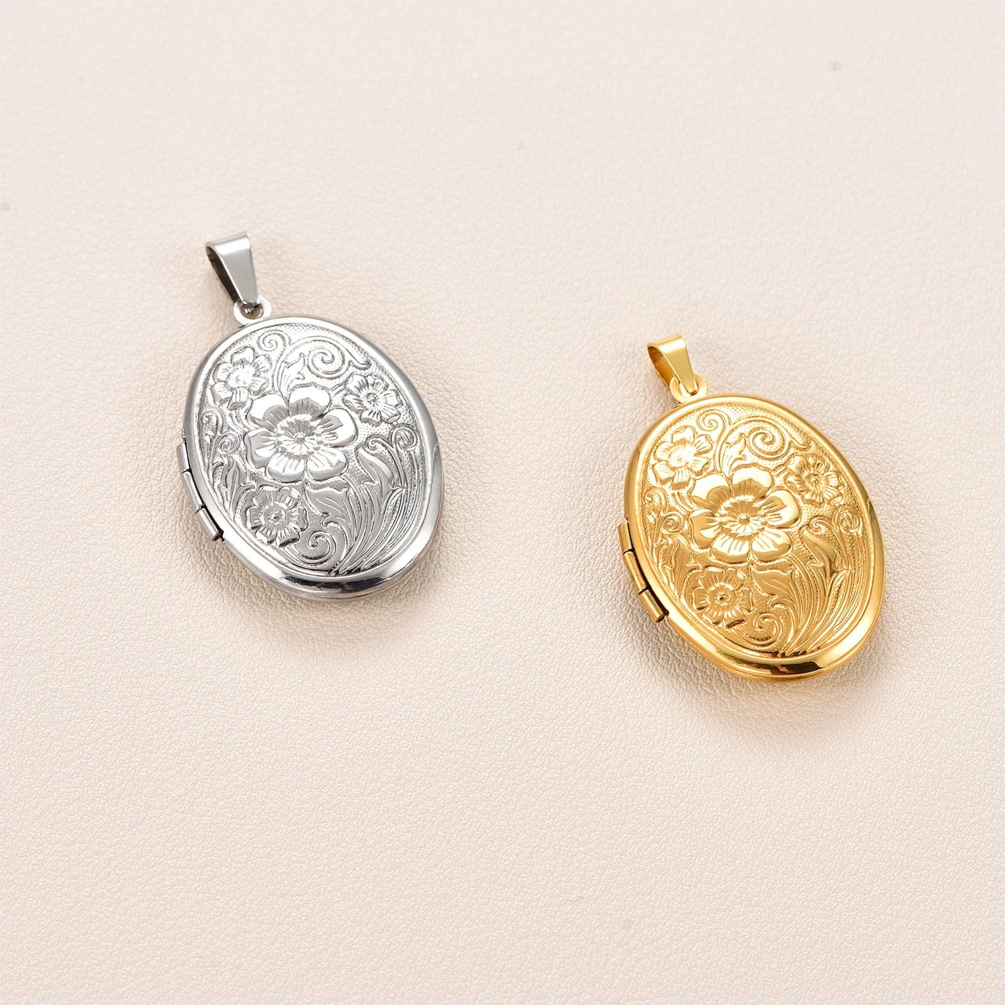 Nostalgic Photo Locket Necklace for Women