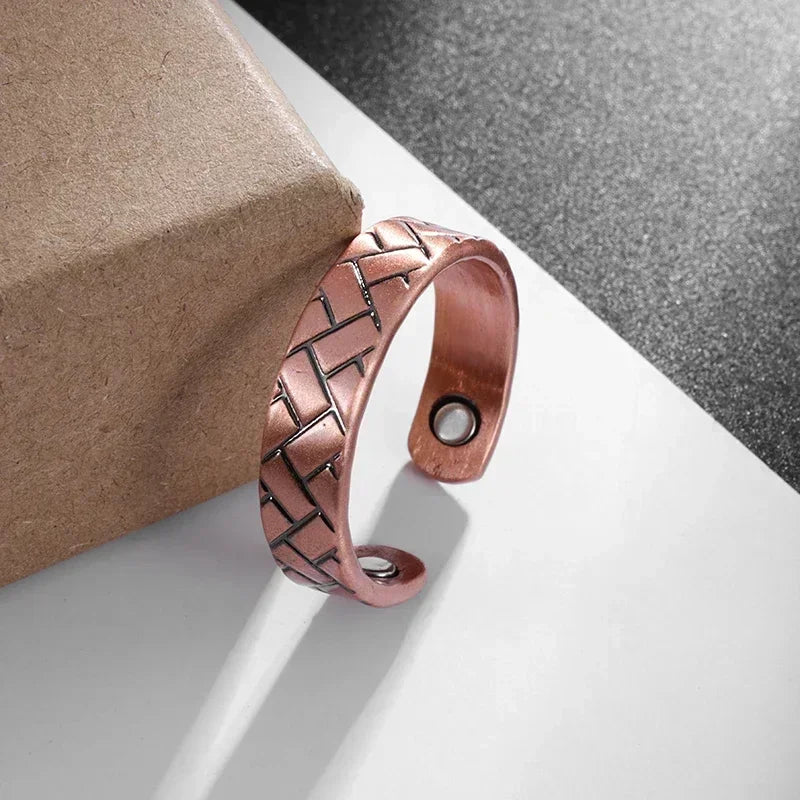 Erilaisia design sormuksia, säädettäviä, saatavilla useita eri variaatioita