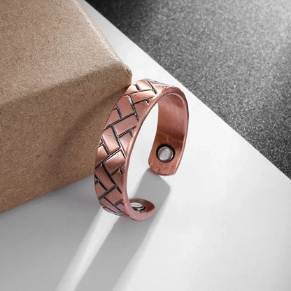 Erilaisia design sormuksia, säädettäviä, saatavilla useita eri variaatioita