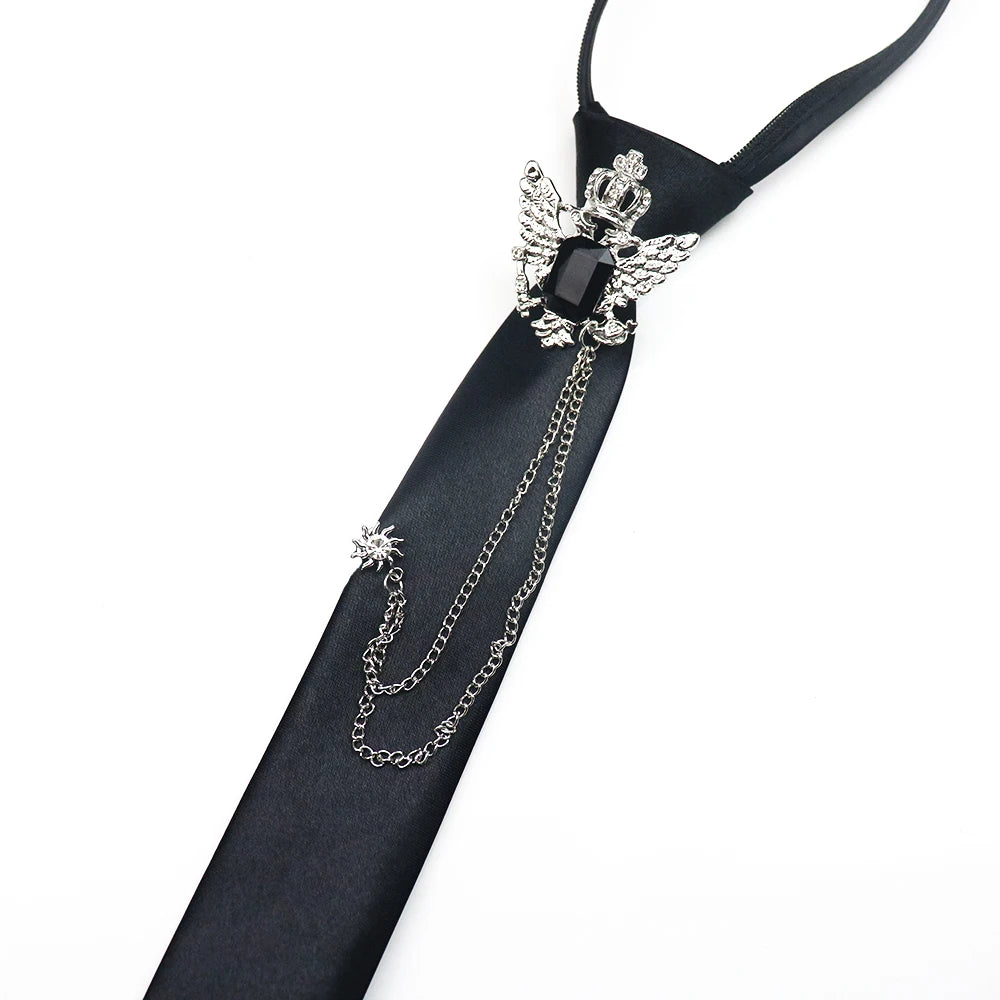 Luksus solmio kukkarintaneulalla