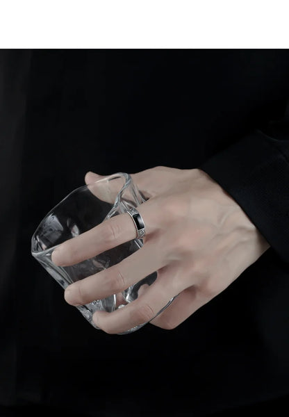 Erilaisia design sormuksia, säädettäviä, saatavilla useita eri variaatioita