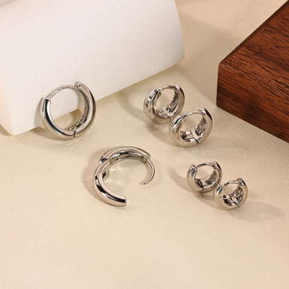 Kultaiset korvarenkaat, kevyet ja mukavat, chunky-malli, minimalistinen