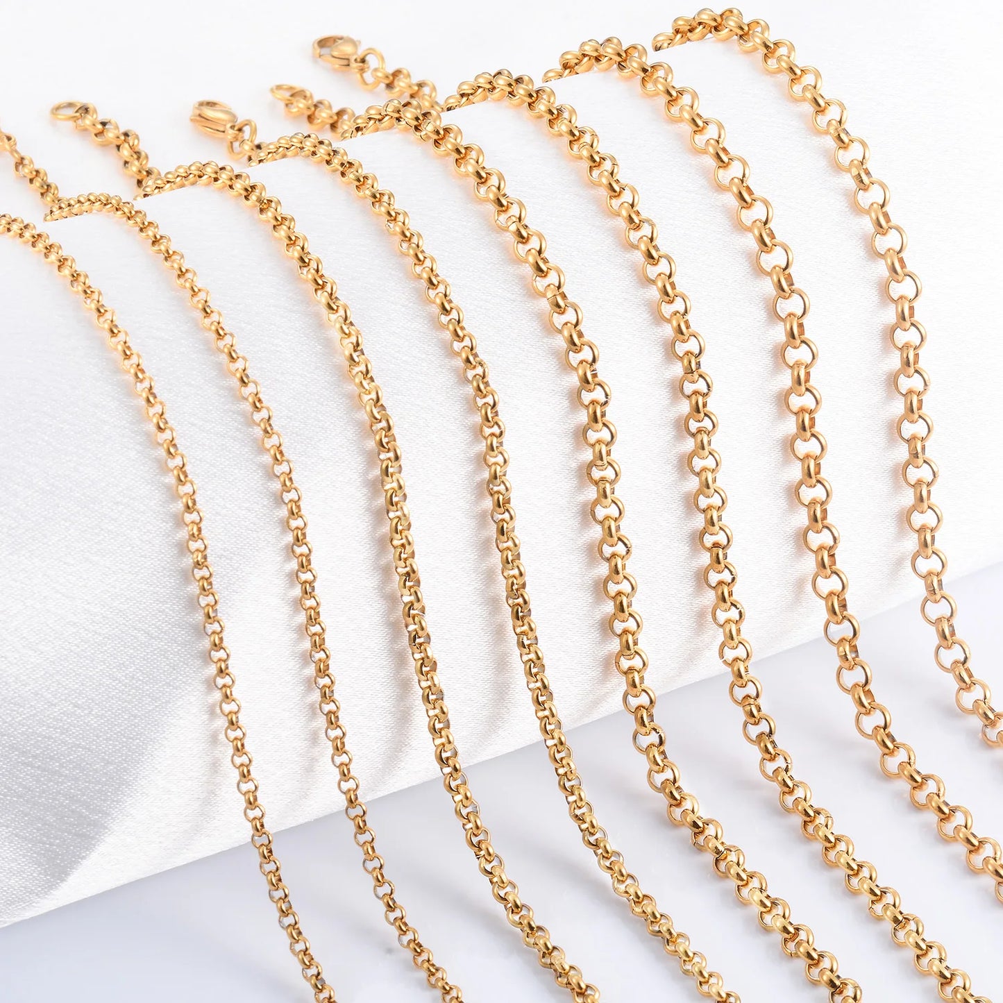 Yadreva stylish gold Rolo chain necklace, available in many different variations
