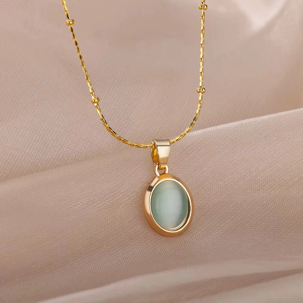 Trendy opal stone pendant necklace, available in different variants