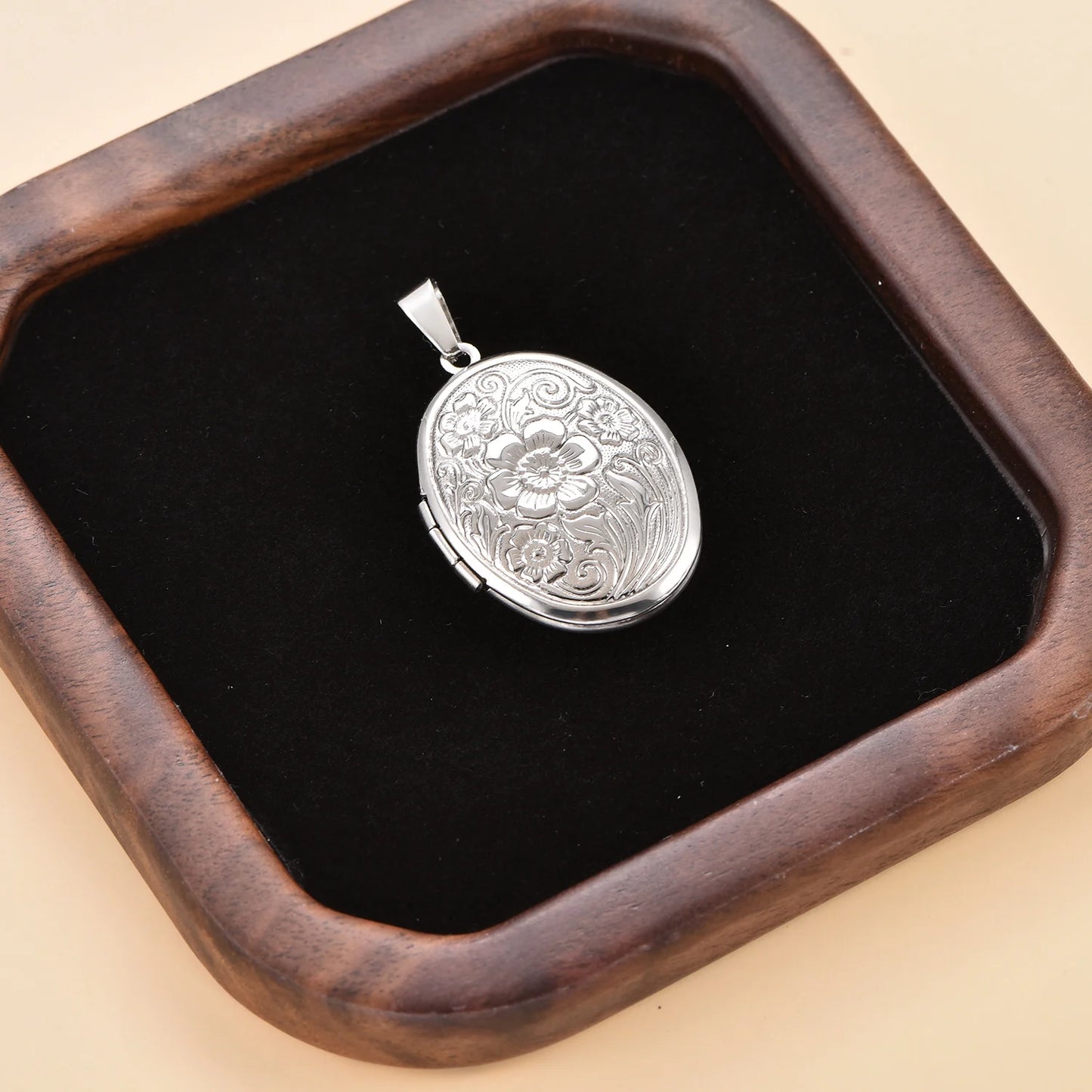 Nostalgic Photo Locket Necklace for Women