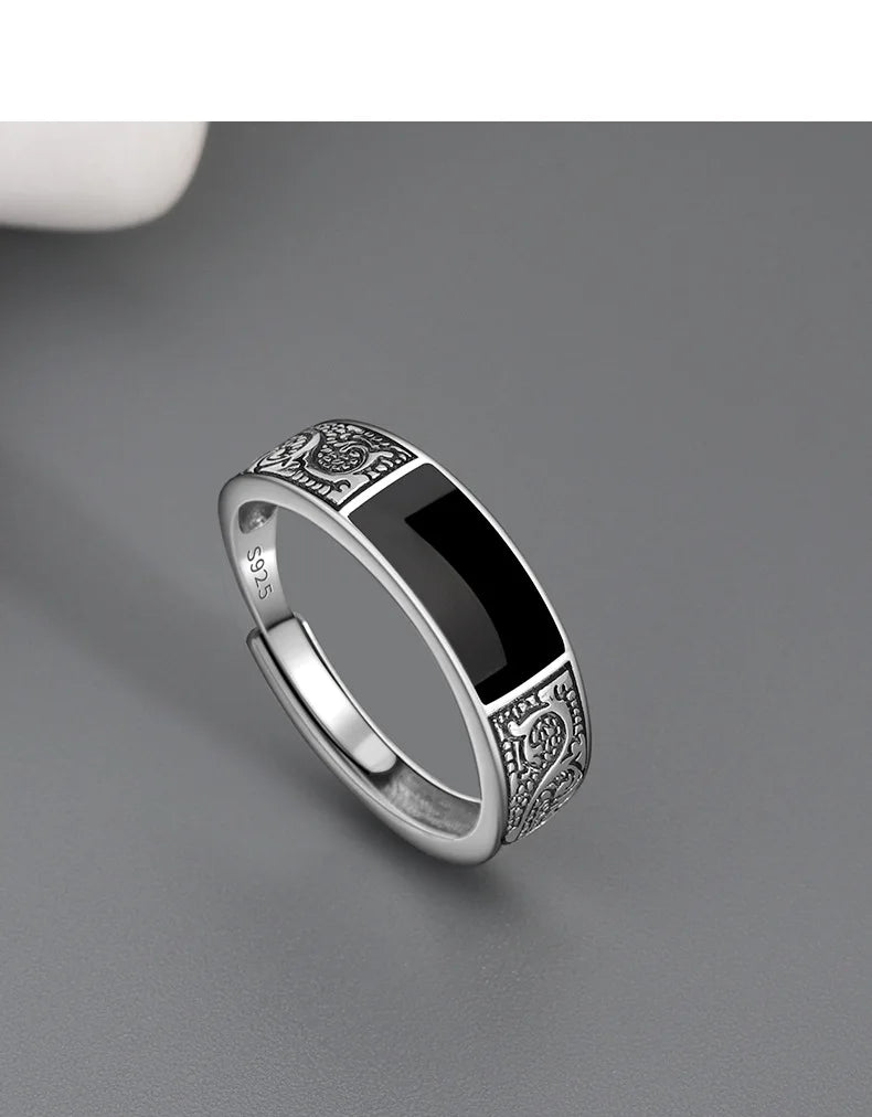 Erilaisia design sormuksia, säädettäviä, saatavilla useita eri variaatioita